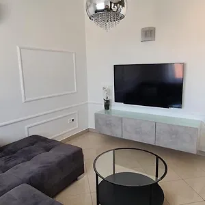 Moris Apartment